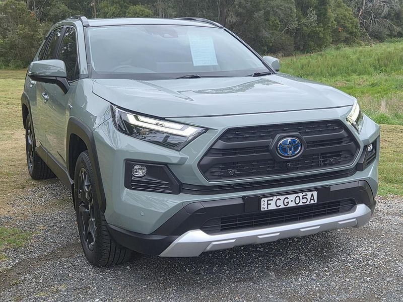 2023 Toyota RAV4 Edge Auto eFour Photo 1