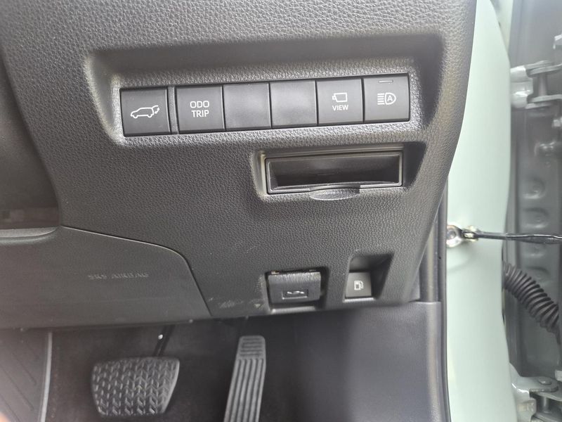 2023 Toyota RAV4 Edge Auto eFour Photo 10