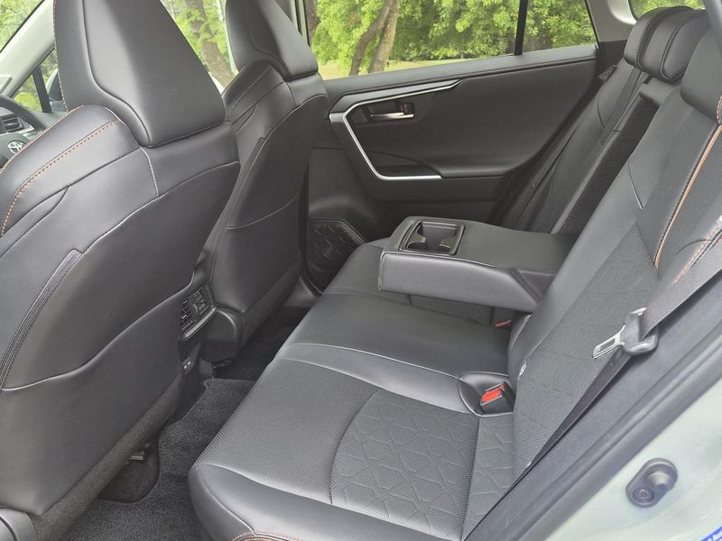 2023 Toyota RAV4 Edge Auto eFour Photo 17
