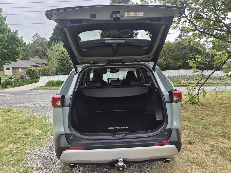 2023 Toyota RAV4 Edge Auto eFour Photo 13