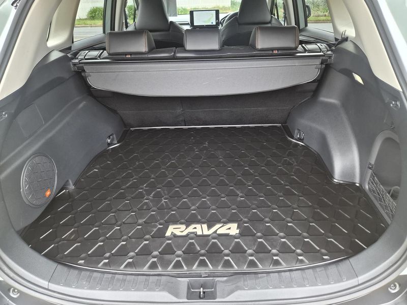 2023 Toyota RAV4 Edge Auto eFour Photo 14