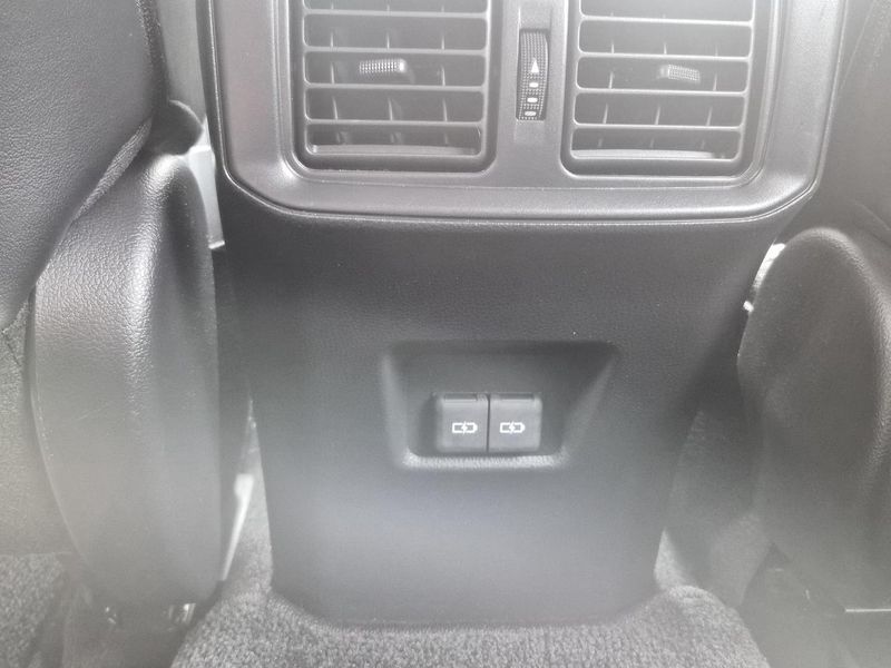 2023 Toyota RAV4 Edge Auto eFour Photo 18